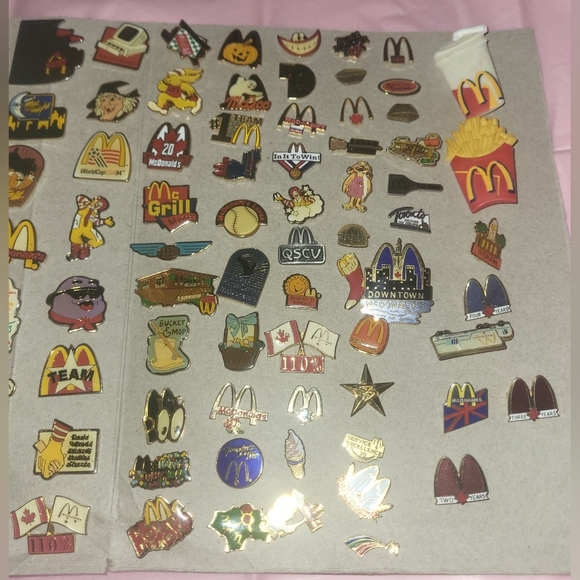 117x Vintage Mcdonald's Pin Collection - Picture 5 of 6
